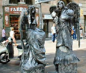 Estatuas vivas en las Ramblas de Barcelona