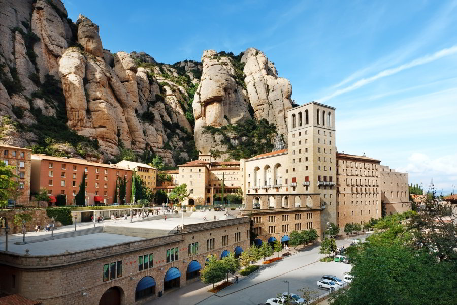 Excursión por la Barcelona de Gaudí y visita a Montserrat