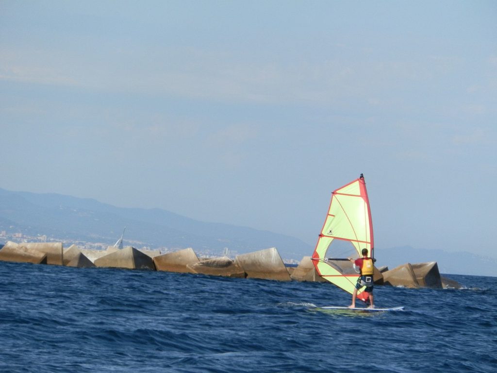 Viajar a Barcelona Clase de Windsurf en Barcelona Vila Olímpica