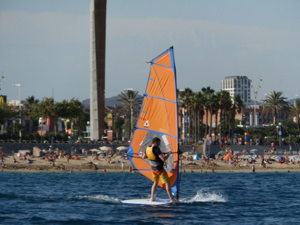 Viajar a Barcelona Clase de Windsurf en Barcelona Vila Olímpica